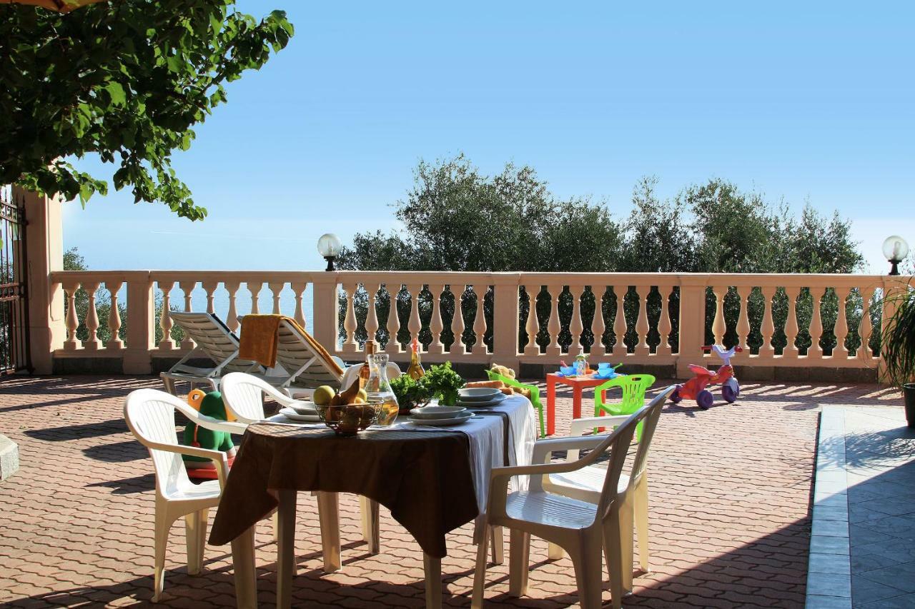 Appartamenti Villa Chiara インペリア エクステリア 写真